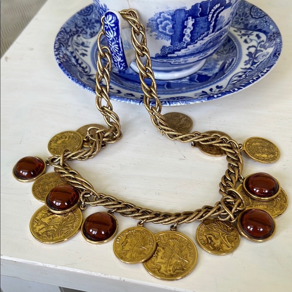 Vintage Gold tone Necklace with Brown Color Accents